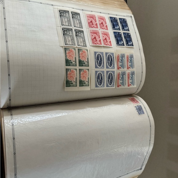 Classic Stamp Collection Album - Picture 11 of 11